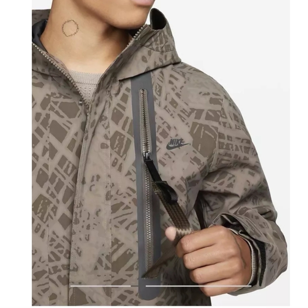NWT NIKE TECH PACK - Picture 3 of 16